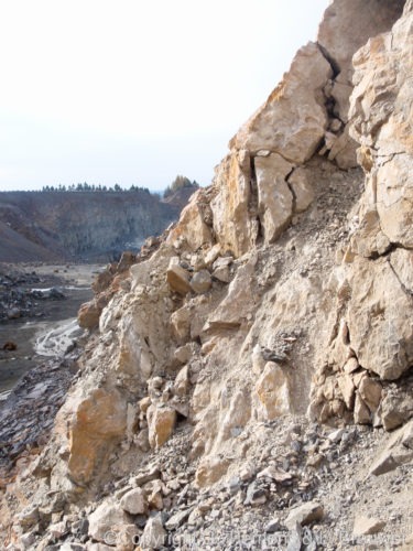 Hildfeld, Kallenhardt, Sauerland Duitsland  strahlen sauerland mineralen kallenhardt hildfeld duitsland dolomiet aragoniet  