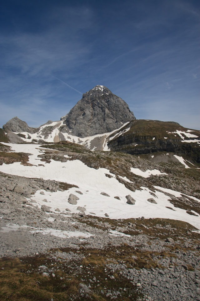 Bovec, Mangart Slovenië Waterval Wandeling Vakantie tunnel Triglav tolweg Sneeuw Slovenie Predil Predel pas Mangart juni italie Bovec Bergen Alpen