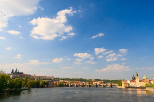 Lente in Praag Tsjechië  wandelen Tsjechie stad Praha Praag Lente Kasteel Karluv most Karelsbrug City  