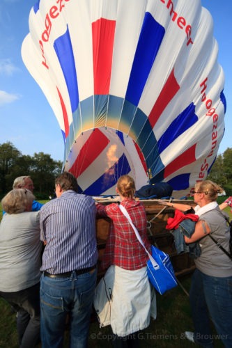 Ballonvaart van Stadskanaal naar Winschoten Nederland Wolkenluchten  Winschoten westerwolde ballooning Stadskanaal luchtballon Groningen Ballonvaart  